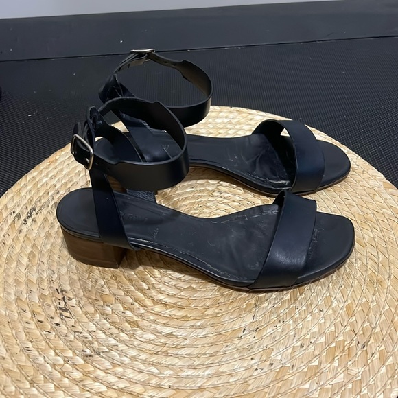 J.Crew Italy Made Navy Leather Sandals Size 6 - Picture 11 of 13